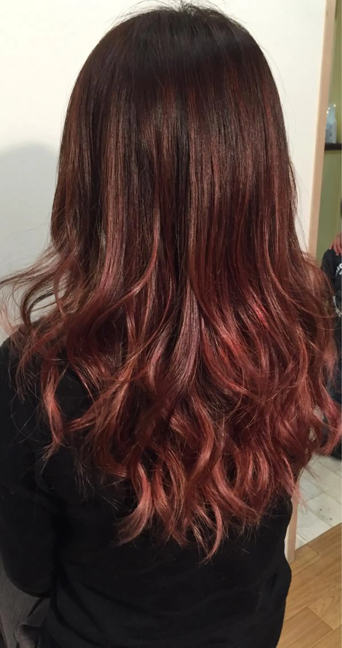 セミロング カラー レッドカラー 田中 健太郎のヘアスタイル