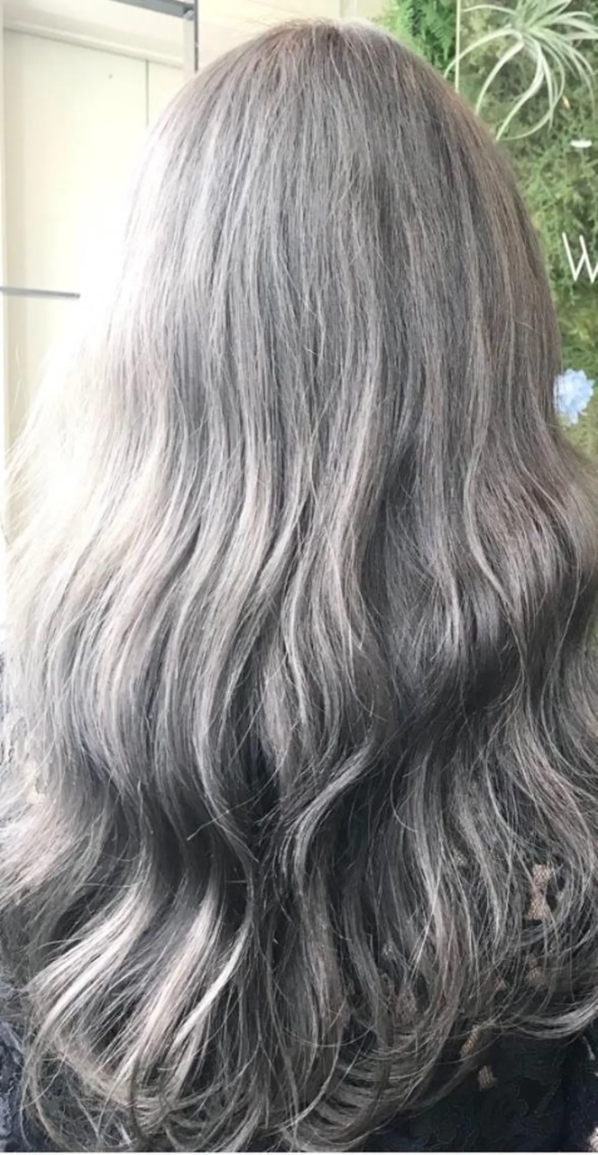 ロング カラー ヘアカラー Hanna by W_SALONのヘアスタイル