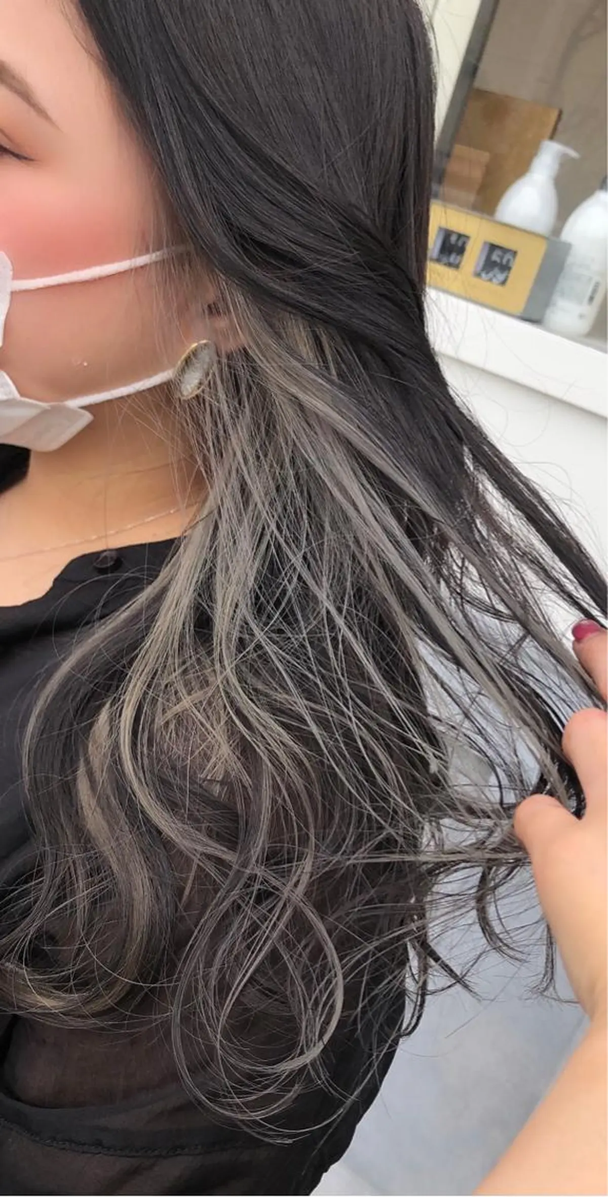 カラー 透明感カラー ダークグレー イヤリングカラー 三村 桜生のヘアスタイル