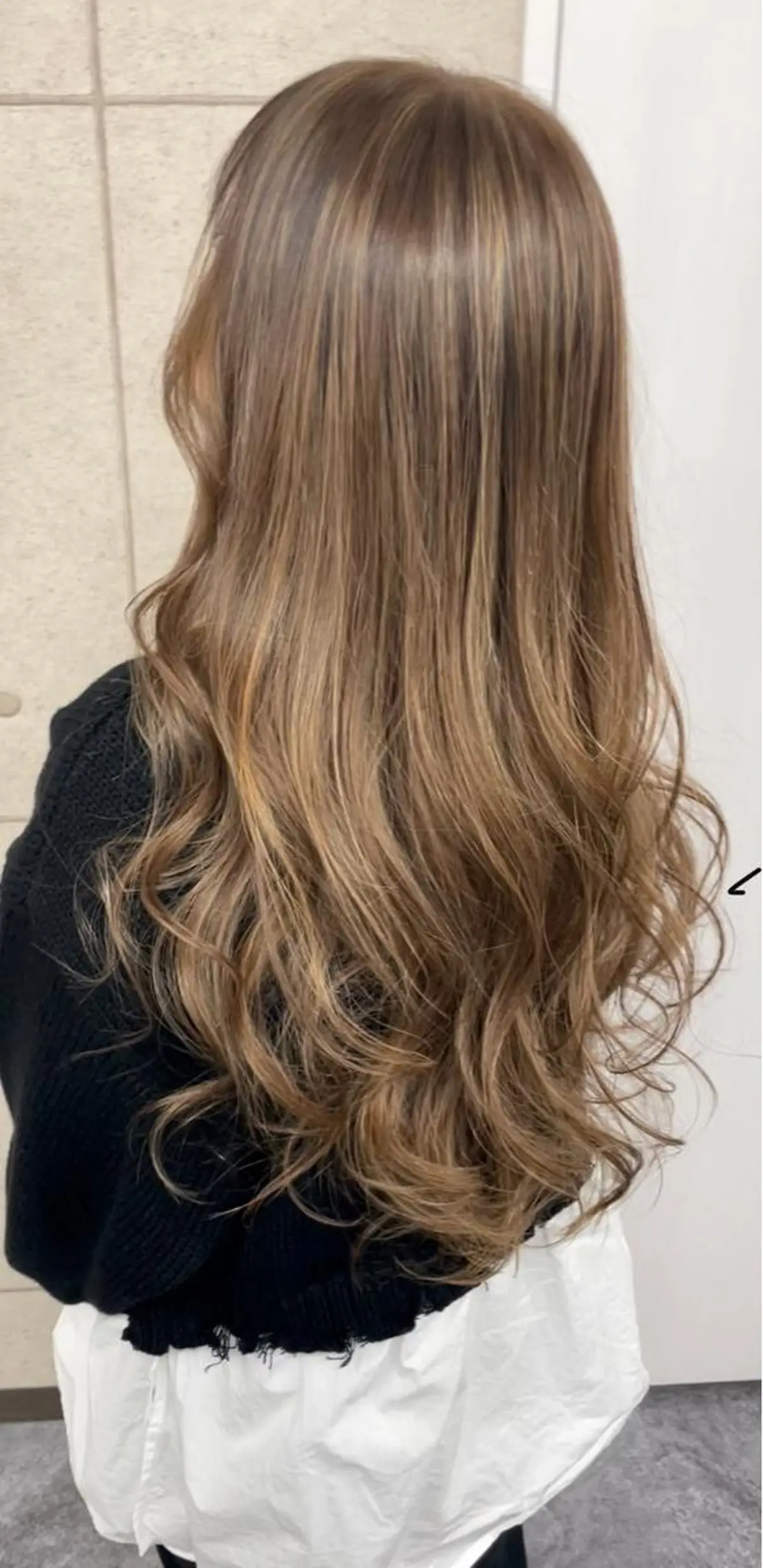 ロング カラー ベージュカラー ハイライトカラー ハイライト Agu hair act 姫路駅前おみぞ筋店所属・カワモト ソウタのヘアスタイル