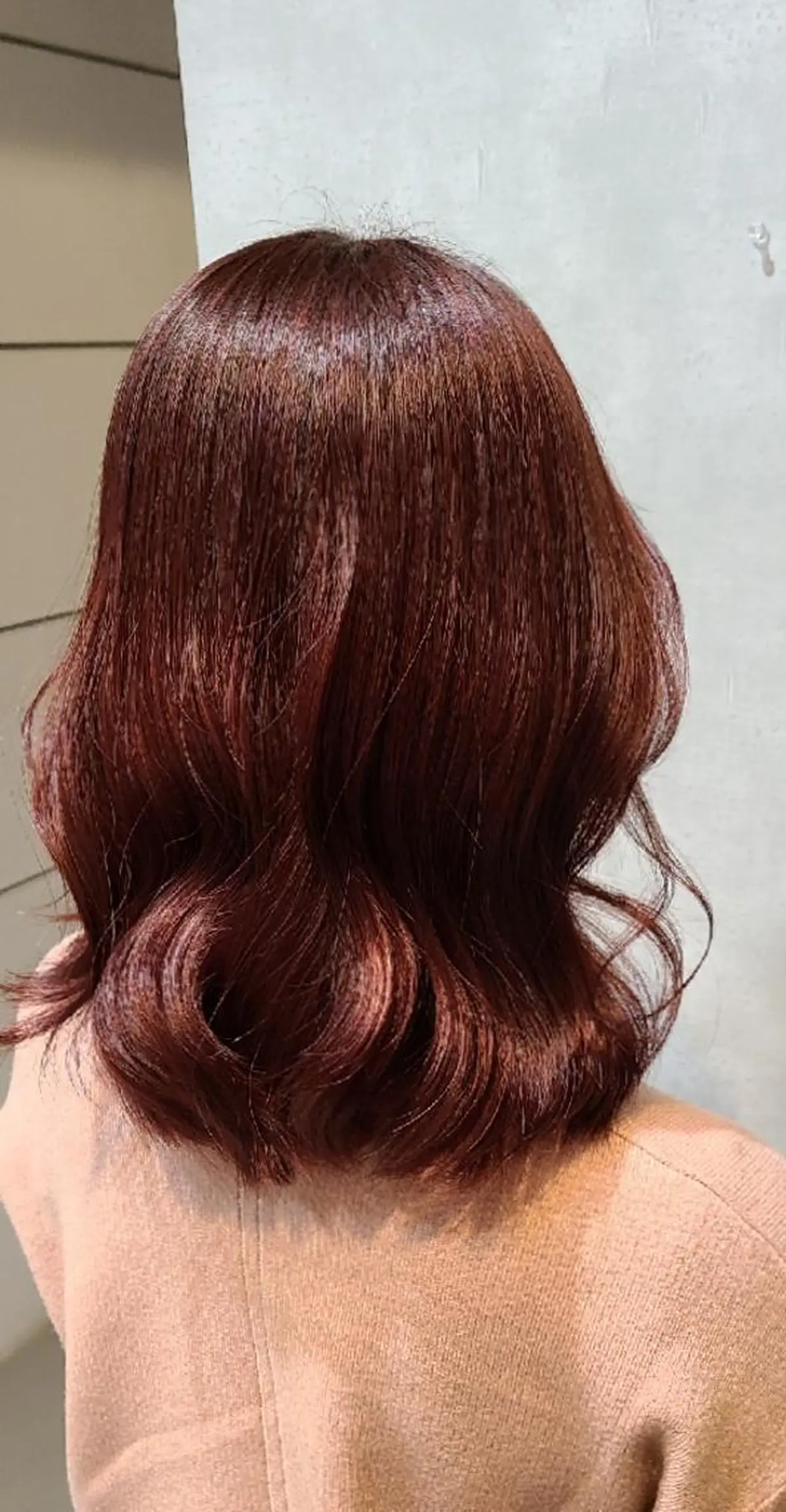 ミディアム レッドブラウン 西田 理沙のヘアスタイル