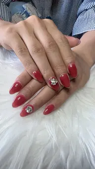 【大人かわいい】ボルドーワンカラー×キラキラビジューネイル💎