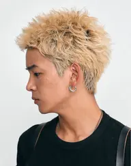 スタイリストカット、スパイキーショート、ハイトーンブリーチ