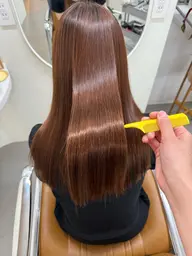 美髪矯正ストレート＋treatment💇🏻‍♀️💞 （鎖骨下1100円胸下2200円プラスでいただきます◎）