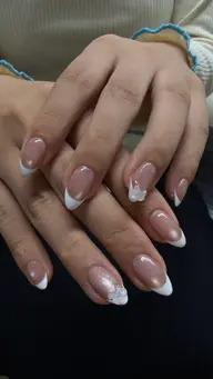 フレンチネイル(オフなし)※ベースカラークリア ※ストーンorパール10粒までサービス✨