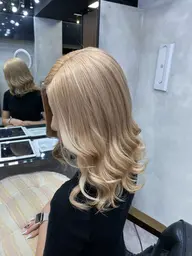 🉐初回クーポン🉐ロング料金❌1ブリーチ＋高明度カラー＋トリートメント　巻き仕上げ込み✨　なりたいハイトーンへ🌈