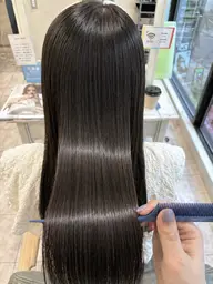 【梅雨の時期の癖、うねりが気になる方👀】縮毛矯正➕カラー➕トリートメント🫧/ストレートパーマ