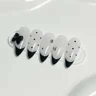迷ったらこれ❗️ガーリードッドdesign🎀🖤