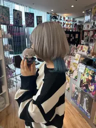 カット＋全体ブリーチ＋カラー