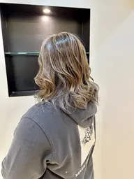 レイヤーカット×海外系ハイライト