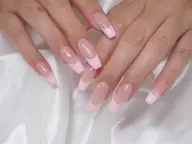 【オフあり⭕️・長さだし💅🏻】フレンチ(ベースカラー付き)土日祝＋550円