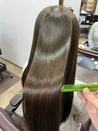 縮毛矯正のモデル募集です。新規の方のみ。SNS用の動画撮影OKの方のみ。カット、トリートメント別料金¥4400​〜​