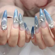 ♥️やりたい放題✌️持ち込みデザインもオッケー👌時間内で出来るデザイン、特殊パーツ4個までとストーンも付け放題♥️