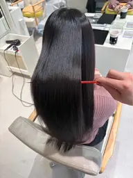 【後ろ姿まで綺麗な美髪に🗣️✨】艶髪縮毛矯正🌿 思わず触りたくなるような柔らかいストレートヘアに🤍