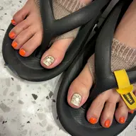 【オフ有り】フットネイル🦶🏻持ち込み可能🉑2本アート🦖💬