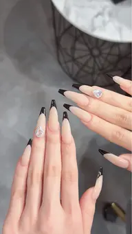 オフなしフレンチネイル🖤