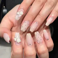 【✨ワンカラーでは物足りない方❣️】シンプルコース୨୧片手2本ずつアート🍁🍂ベースはワンカラーorラメグラ🪽🫧