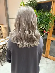 【ブリーチWカラー🤍】全体のブリーチを使ったカラーになります!