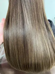 ストレートするほどではないけど艶が欲しい方にオススメ👩🏼✨髪質改善トリートメント+カット