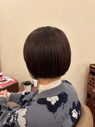 ボブやショートスタイルにしたい方 カットとパーマの施術になります。
