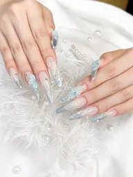VIP コース[チップ長さ出し込み2,5​〜​5,5cm] 10本付け放題🌷