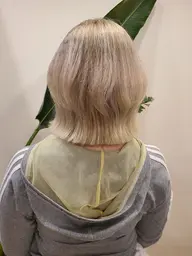 🉐️💇🏻♀️【ミニモ学割】カット+💚ダブルカラー(ブリーチ2回)+ハイライトホイル8枚💜