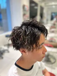 メンズ限定🧞人気No.1!カット+ツイストスパイラルパーマ+マイクロバブル+眉カット+艶トリートメント☘️