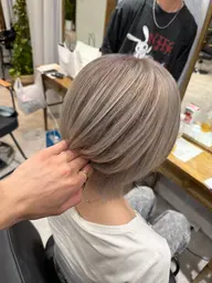 【透明感】ブリーチカラー＋カット＋トリートメント