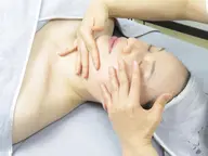 【二重あご&リフトアップ】顔ハイパーナイフo+顔コルギ+ポカポカ石膏パック(70分)