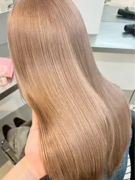 【10:00~18:00】🎀 フルブリーチ➕うる艶カラー 🎀🪄✧︎*。➕トリートメント