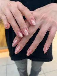 初回限定✨オフ有り💅ワンカラー、ラメネイル✨フィルインでの施術です。お爪の状態によってはアセトンオフする場合もあります