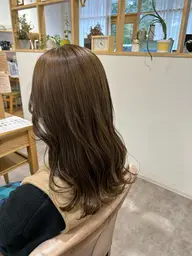 透明感抜群ミルクティーアッシュカラー