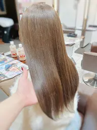 【梅雨の湿気対策🧊トリートメントで広がりを抑える🧊平日限定】カット+髪質再整¥16500→
