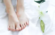 フットオフケア🍀角質除去&足のお爪整形✨自爪強化剤仕上げ&たっぷり保湿付きの足つるつるコース💐