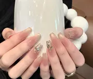 チップ長さ出し＋チークマグネットネイル