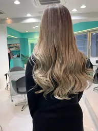 【🏄海外風🏄】バレイヤージュ+メンテナンスカット+艶☆☆☆トリートメント✨写真はブリーチ2回です(ブリーチなし可)
