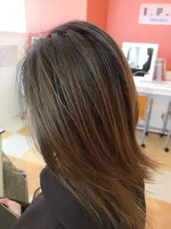 デザイングレイ（白髪）カラー【ハイ＆ローライト付】【お取り替え用マスク】配布中! 店内除菌&マスク着用にて施術中！