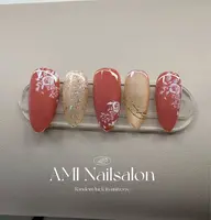 ハンドネイル🌸 秋らしいボルドー系テラコッタ×ゴールド×繊細な白いフラワーアート✨自爪オフケア込み🌟カラー変更可能