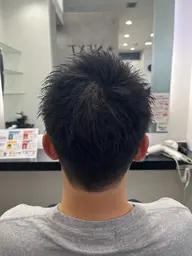 メンズカット、白髪染めのみのメニューとなります。 白髪染めの色は、黒(ブラック)のみになります。ご了承下さいませ。