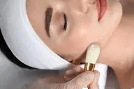【ハイドラフェイシャル付🎀乳酸ピーリング】高濃度パック付❤️剥離なし！色むら毛穴美白シミ小ジワケア、肌トラブルに✨✨