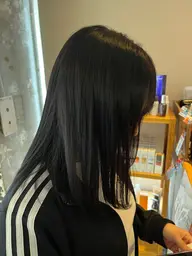 【話題の重くない暗髪🖤】ワンカラー＋トリートメント🫧