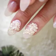 結婚式👰花嫁用ブライダルオーダーチップ💐👗ウエディングドレスに可愛さ倍増♡ぷっくりお花【ネイルアート3本】