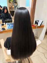 髪質改善ストレート ￥20,900～