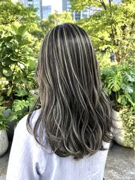 〔脱・白髪染めからトレンドの筋感カラーまで ✂️🌿〕カット➕ブリーチハイライト➕ワンカラー➕ナノスチームトリートメント