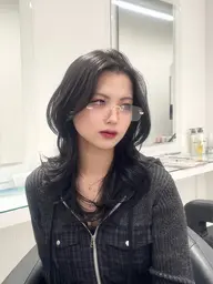 【🇰🇷韓流style🇰🇷】レイヤーカット+透明感カラー+髪質改善トリートメント+コテ巻き仕上げ(+炭酸spa)