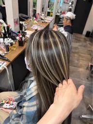 【外国人風】ハイライト +カラー+トリートメント ¥17000