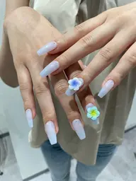 【ジェル(自爪)オフあり】ワンカラーorラメグラデーション+デカパーツ付き🌺✝️🎀🤍🦋