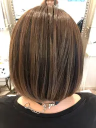ブリーチハイライト(メッシュ)ロング料金別+全体カラーロング料金別+カット🎀ハイライトの太さはお好みで✨