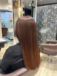 【自然でツヤのあるストレート感】カット＋ヘアカラー＋髪質改善TR