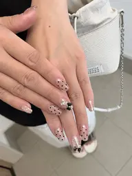 おまかせワンホンデザイン(リボン・ハート・薔薇など、お好きな系統をざっくりお伺いし、デザインをご提案いたします🎀)